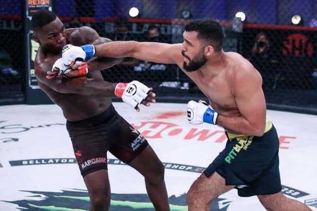 José Augusto “Gugu” lesionou a mão ainda no primeiro round da luta contra Anthony Johnson