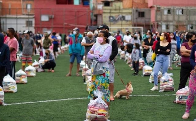 Famílias de Paraisópolis receberam alimentos doados