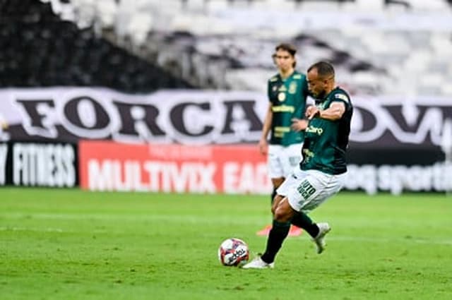 Rodolfo perdeu a penalidade marcada para o América-MG, que reclamou de um segundo lance no fim do jogo