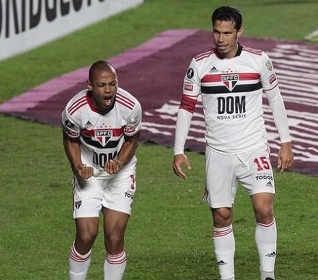 São Paulo x Sporting Cristal - Hernanes e Bruno Alves