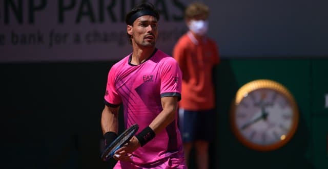 Fabio Fognini em ação contra Gregoire Barrere em Roland Garros