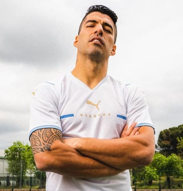 Suárez e o novo uniforme do Uruguai