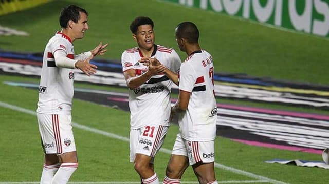 São Paulo x 4 de Julho