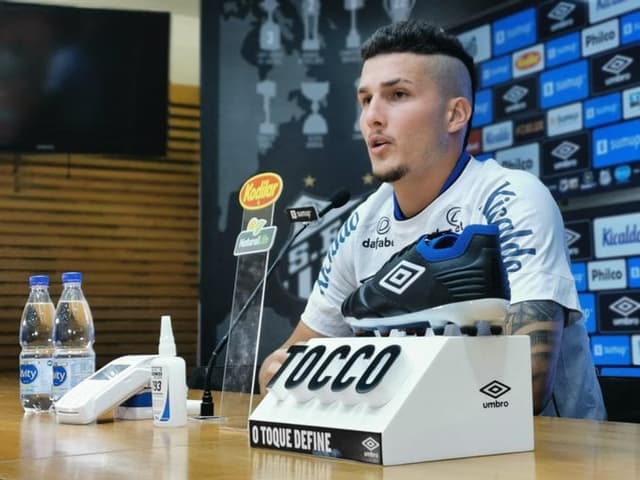 Danilo Boza - apresentação no Santos