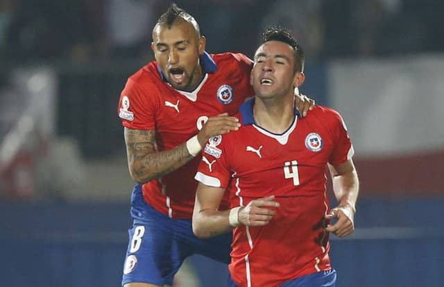 Mauricio Isla e Arturo Vidal