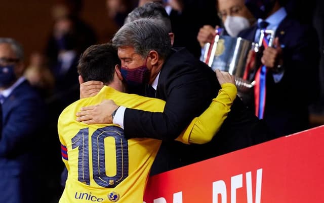 Joan Laporta, presidente do Barcelona, e Lionel Messi