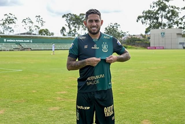 Leandro Carvalho assinou com o Coelho até o fim deste ano, mas não teve muitas chances e está quase saindo do Coelho