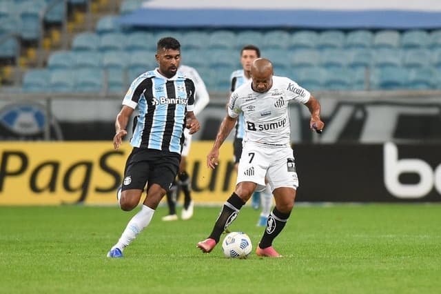 Carlos Sánchez - Grêmio x Santos