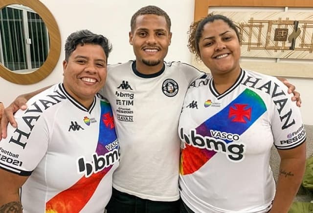 João Pedro - Atleta do Vasco com as duas mães