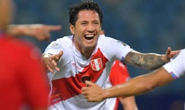 Lapadula - Seleçao do Peru