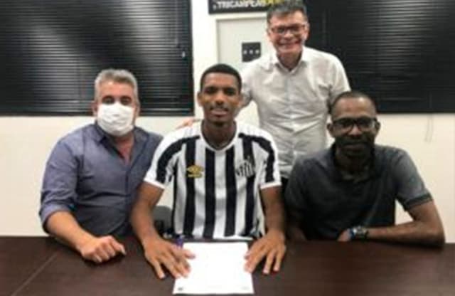 Zagueiro assinou com o Santos por empréstimo até o fim do ano