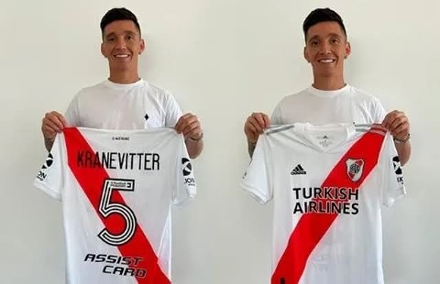 Kranevitter com a camisa comemorativa do River Plate