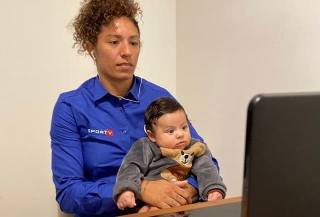 Cris (futebol feminino) e o filho