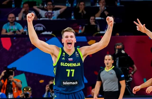 Luka Doncic atuando pela seleção da Eslovênia.