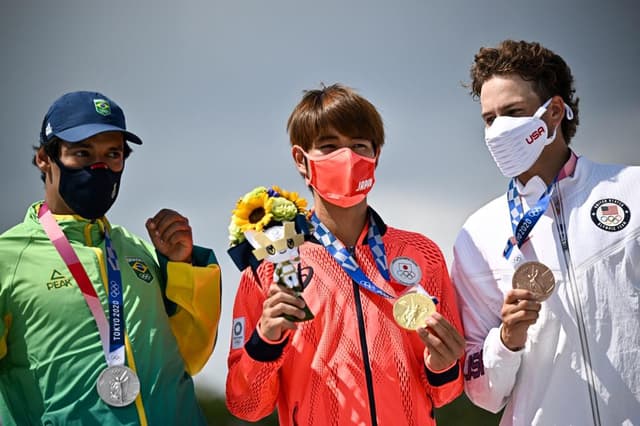 Kelvin Hoefler conquistou a prata no skate street em Tóquio (Foto: Jeff Pachoud/AFP)