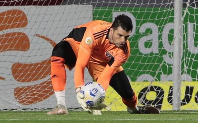 Tiago Volpi durante o clássico contra o Palmeiras