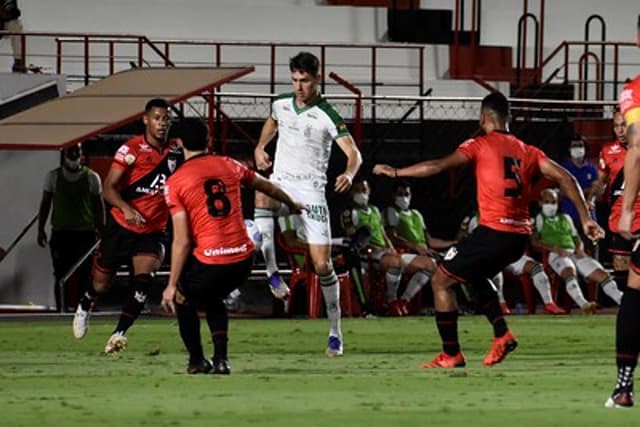 Dragão e Coelho fizeram um duelo disputado na noite de domingo, em Goiânia