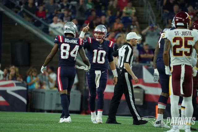 Mac Jones já conquistou a torcida dos Patriots em sua estreia na pré-temporada