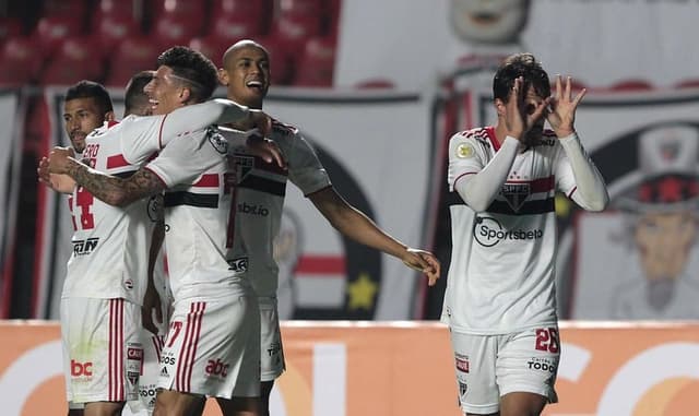 São Paulo venceu o Grêmio por 2 a 1