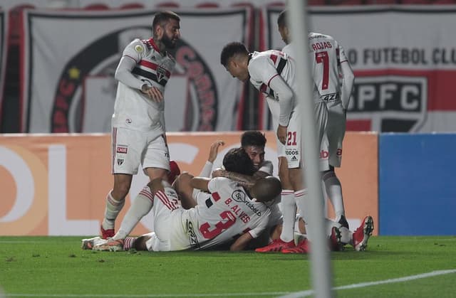 São Paulo venceu o Grêmio por 2 a 1