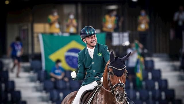 Rodolpho Riskalla mostrou domínio sobre Don Enrico e conquistou a medalha de prata no hipismo (Foto: Wander Roberto /CPB)