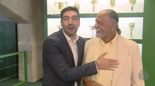 Abel Ferreira apareceu ao lado de ídolos como Cesar Maluco na inauguração da sala de troféus do Palmeiras (Foto: Reprodução)