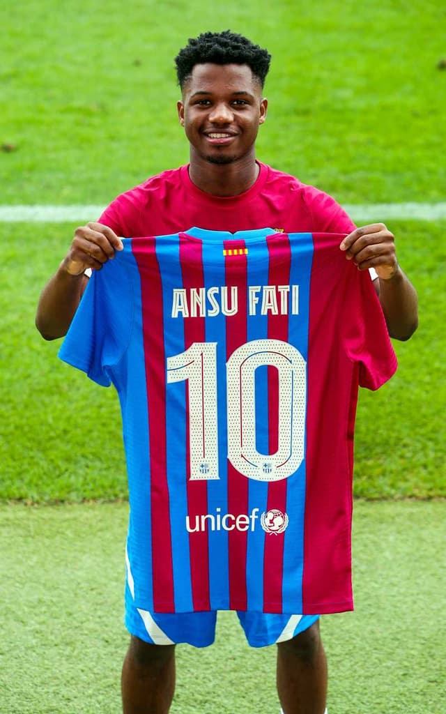 Ansu Fati com a camisa 10 do Barcelona