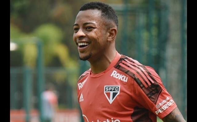 Welington durante treino do São Paulo