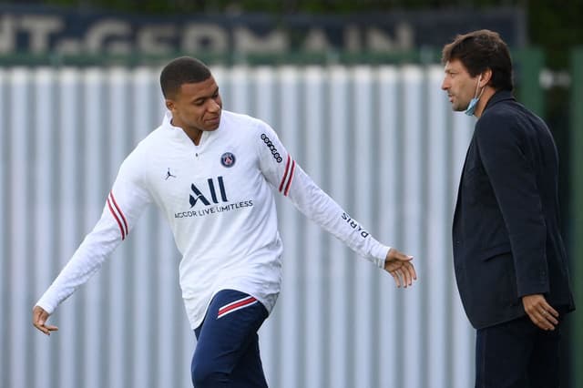 Kylian Mbappé e Leonardo, diretor esportivo do PSG