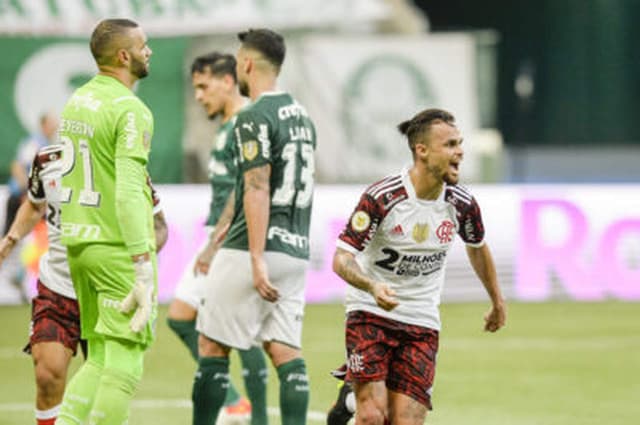 Michael fez dois gols no Allianz Parque (Foto: Marcelo Cortes/Flamengo)