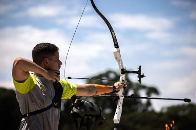 Marcus D'Almeida se classifica em segundo para as batalhas do Mundial de tiro com arco (Foto: Jonne Roriz/COB)