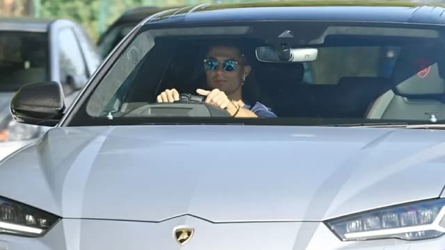 Carro CR7