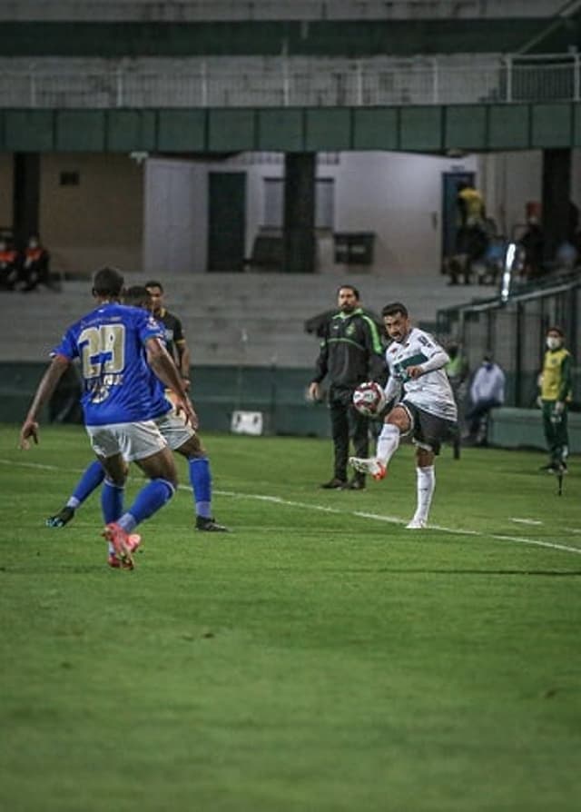 O Cruzeiro teve sua melhor situação na Série B ao derrotar o líder Coxa