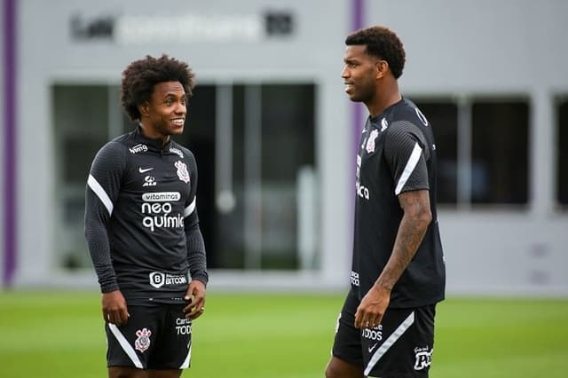 Willian e Gil - Treino Corinthians