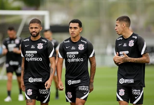 Vitinho, Du Queiroz e Gabriel Pereira - Treino Corinthians