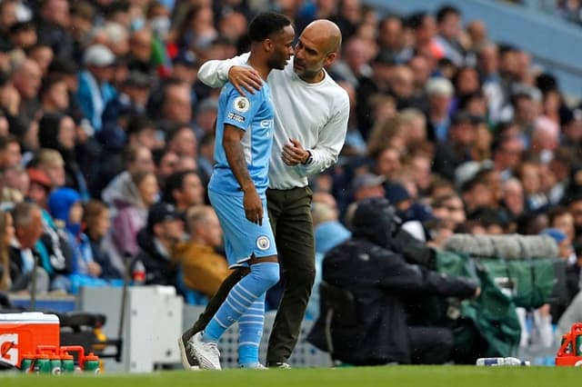 Pep Guardiola e Raheem Sterling - Manchester City