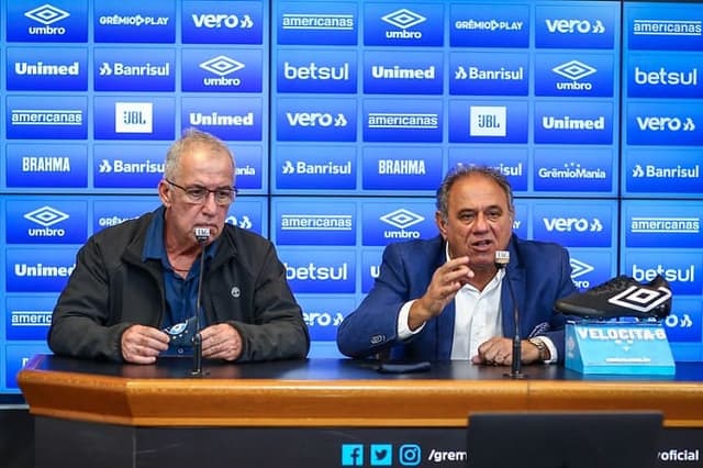 Sergio Vasques (esq.) e Denis Abrahão em coletiva de apresentação