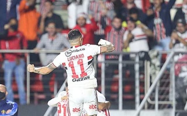 Luciano foi muito celebrado pela torcida no Majestoso