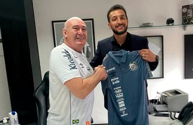 Edu Dracena é o novo executivo de futebol do Santos FC