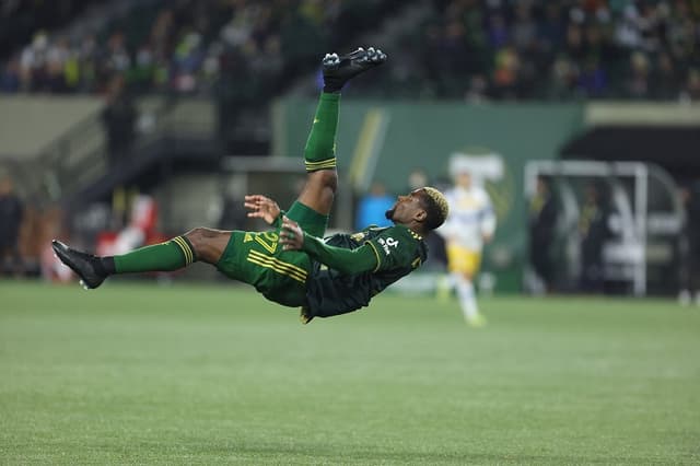 Bicicleta dada por Dairon Asprilla em golaço pelo Portland Timbers