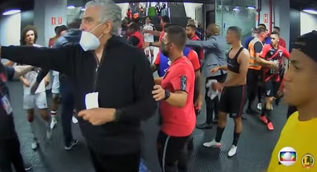 Confusão nos vestiários Athletico x Flamengo