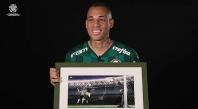 Breno Lopes, alvo do Vasco, com quadro em evento da Conmebol. (Foto: Reprodução/Conmebol) - Palmeiras