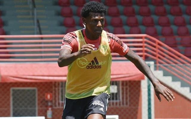 Arboleda durante treino deste sábado