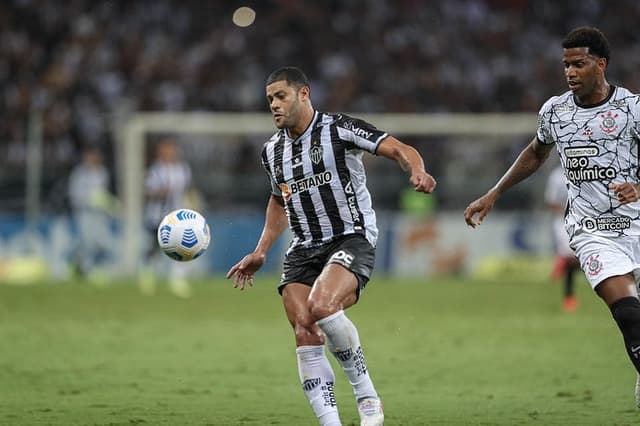 Atlético-MG x Corinthians - Hulk e Gil