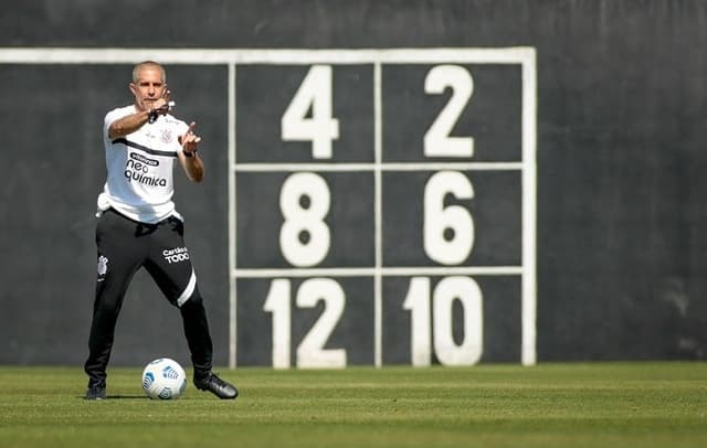 Sylvinho - Treino do Corinthians - 24-7