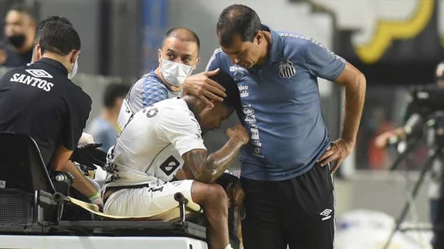 Santos x Chapecoense - Marinho Lesão