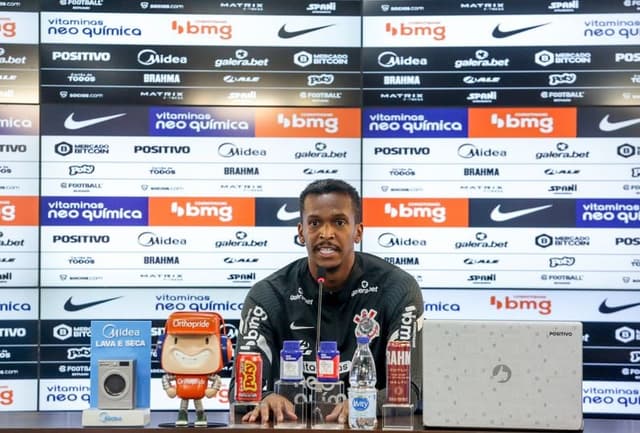 Jô em coletiva no Corinthians - 19-11