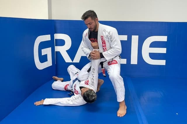 Faixa-preta de Jiu-Jitsu da Gracie Barra Boca Raton, Marcos Vinicius Braga de Andrade lidera um projeto voltado para alunos autistas