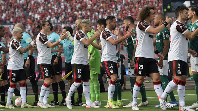 Palmeiras x Flamengo - Times se cumprimentando