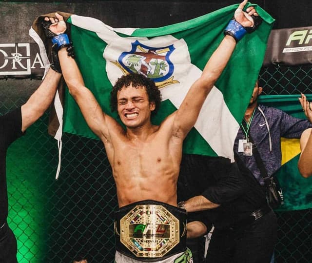 Atual campeão dos moscas do Azteca Fight League, Igor Siqueira coloca seu título em jogo contra o mexicano Ricardo “Cobra”